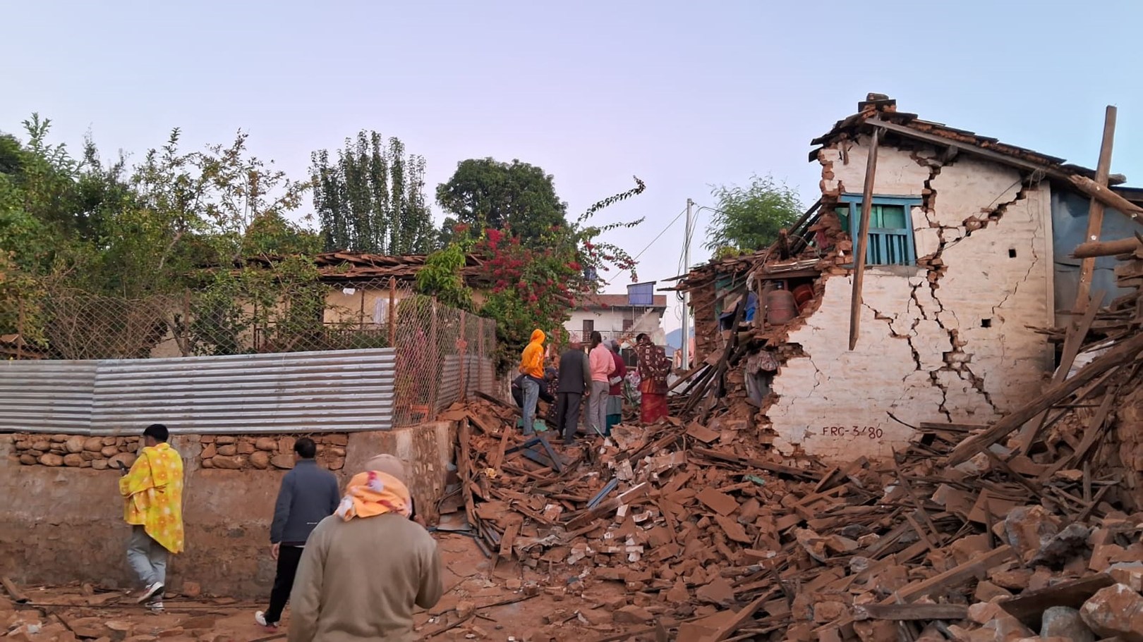 भूकम्पका कारण करिब रु एक करोड ९० लाखका पशुपन्छीको क्षति