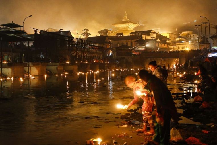 भोली बालाचतुर्दशी, पूर्वसन्ध्यामा पशुपतिमा दीप बाल्नेहरूको घुइँचो