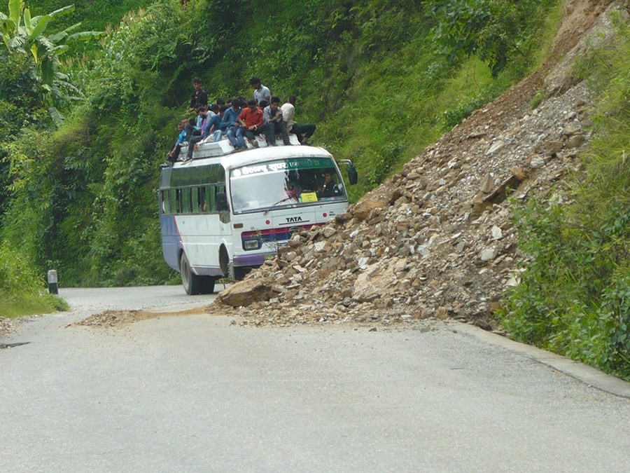 हेलम्बु राजमार्गको स्तरोन्नति अन्याैल