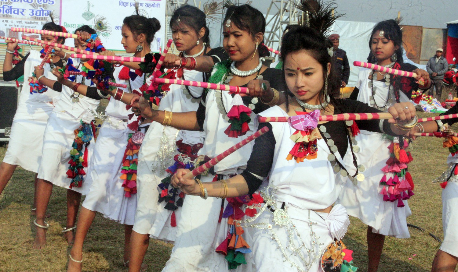 थारु समुदायले माघी पर्व मनाउदै