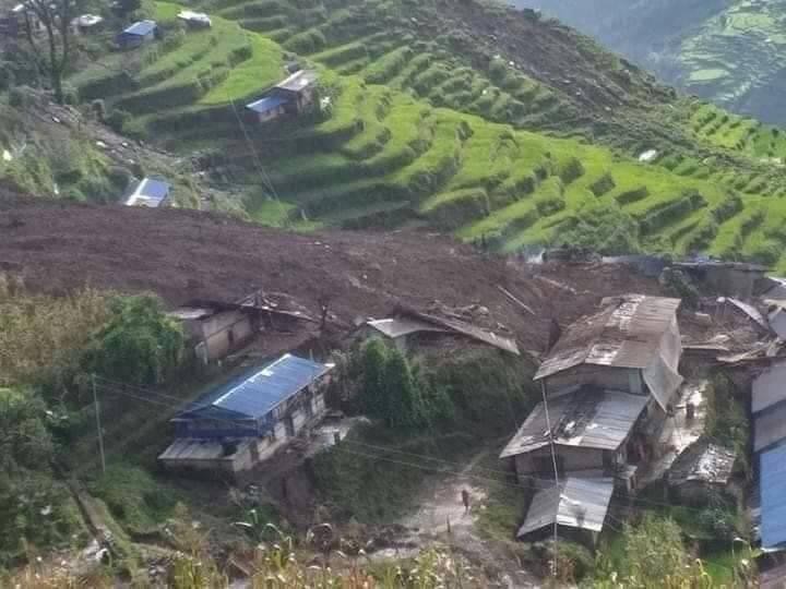 सिन्धुपाल्चोकको जुगल गाउँपालिकामा भीषण पहिरो, २२ घर पुरिए