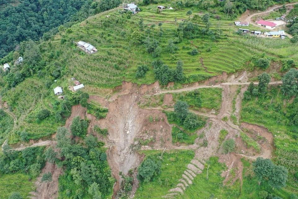 हेलम्बुमा सिंगो बस्ती नै पहिरोको जोखिममा