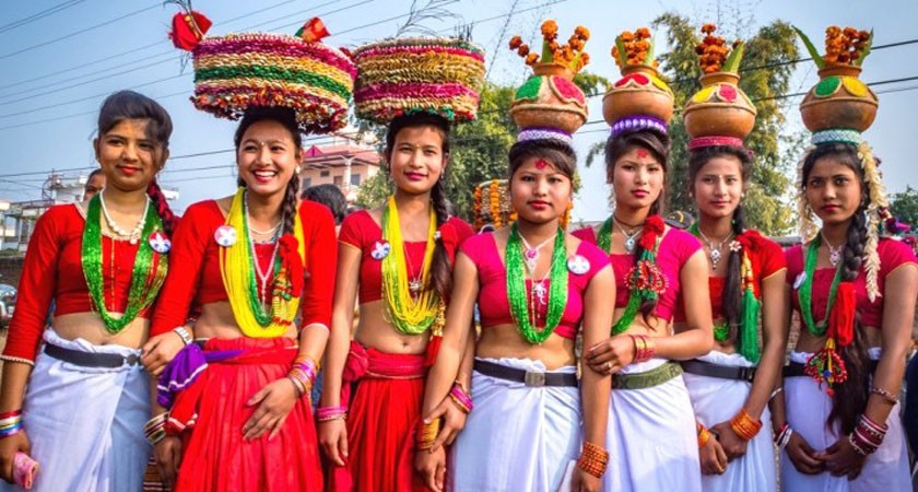 थारु समुदायका महिला जितिया पर्व मनाउँदै