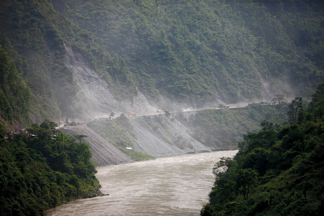 त्रिशुलीमा खसेको ट्रक चालक सहित बेपत्ता