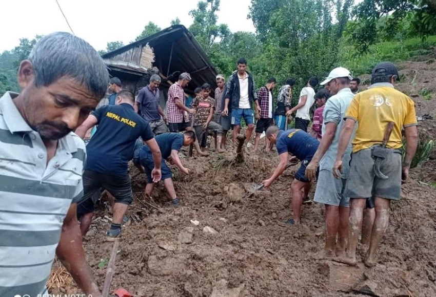 पहिरोले पुरिएर गोरखाको सिरानचोकमा दम्पतीको ज्यान गयो