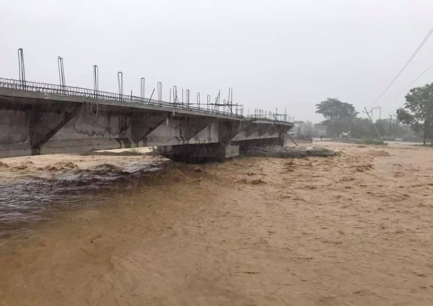 बाढीका कारण चितवनको माडीका बस्तीहरु डुबानमा