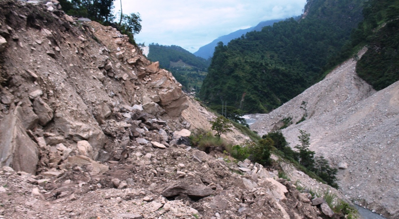 बाजुरामा सुक्खा पहिरो, डेढ सय परिवार उच्च जोखिममा