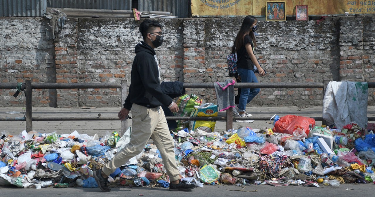 काठमाडौंको फोहर तत्काल उठाउने प्रबन्ध गर्न प्रधानमन्त्रीको निर्देशन