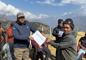 धार्चेमा अव्यवस्थित बसोबासीलाई निस्सा वितरण