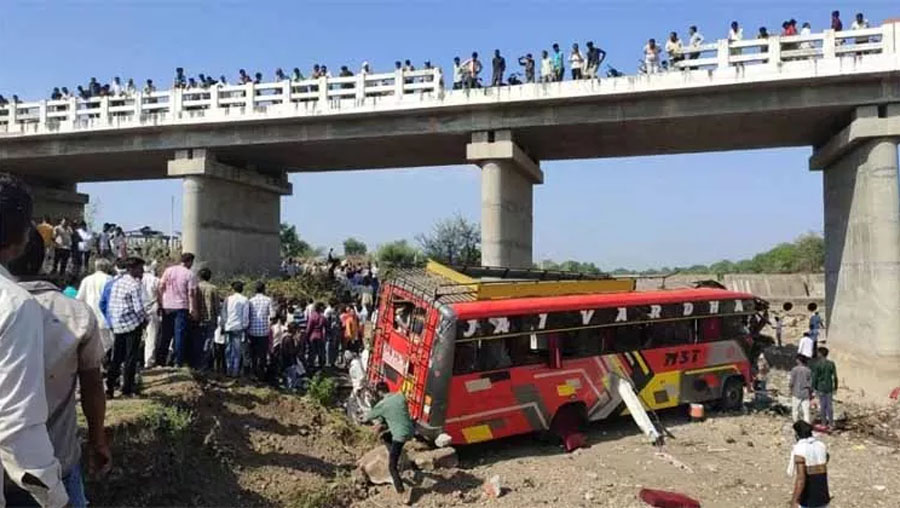 भारतको मध्यप्रदेशमा बस नदीमा खस्दा १५ जनाको मृत्यु