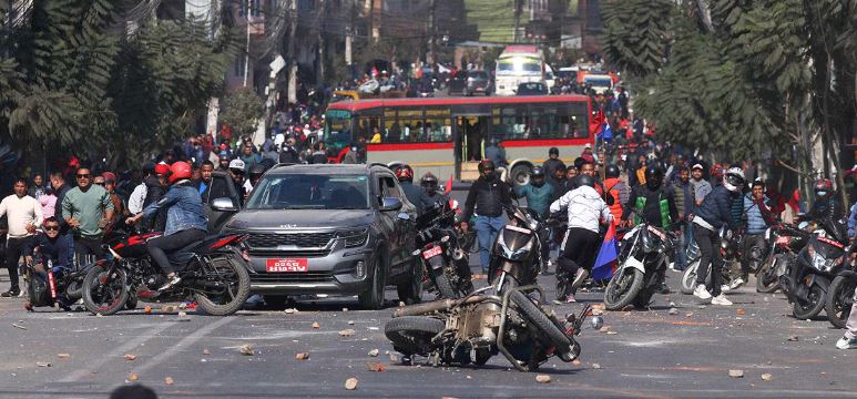 बल्खुमा दुर्गा प्रसाई समर्थक र युवा संघका कार्यकर्ताबीच झडप