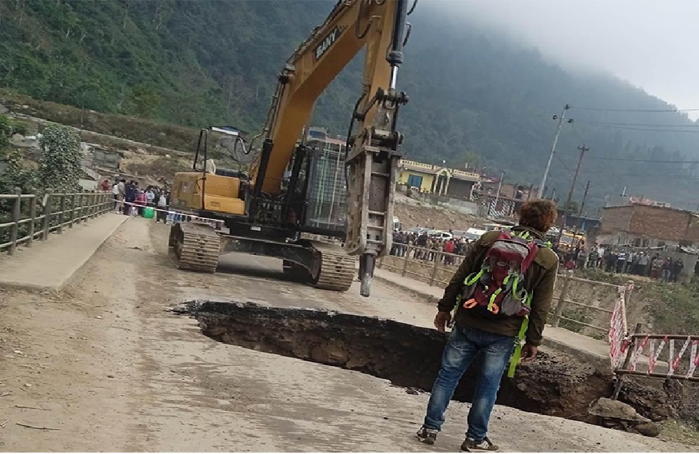 सडक भाँसिदा अवरुद्ध पृथ्वी राजमार्ग सञ्चालनमा