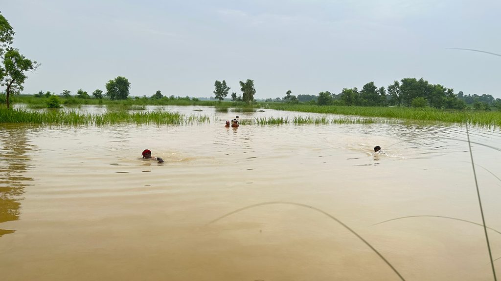 सर्लाहीमा बाढीबाट दुई जनाको मृत्यु, ७२ जनाको उद्धार